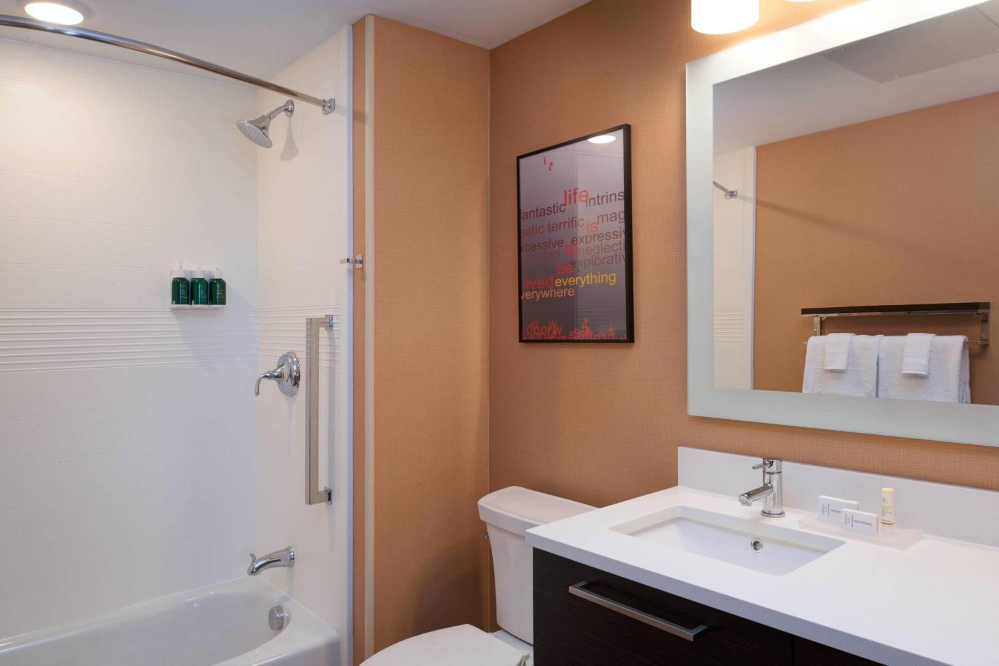 Towneplace Suites By Marriott Grand Rapids Airport Cascade Luaran gambar